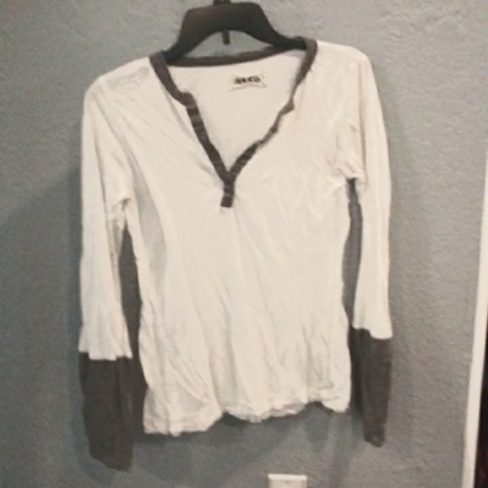 Super comfy long-sleeve shirt